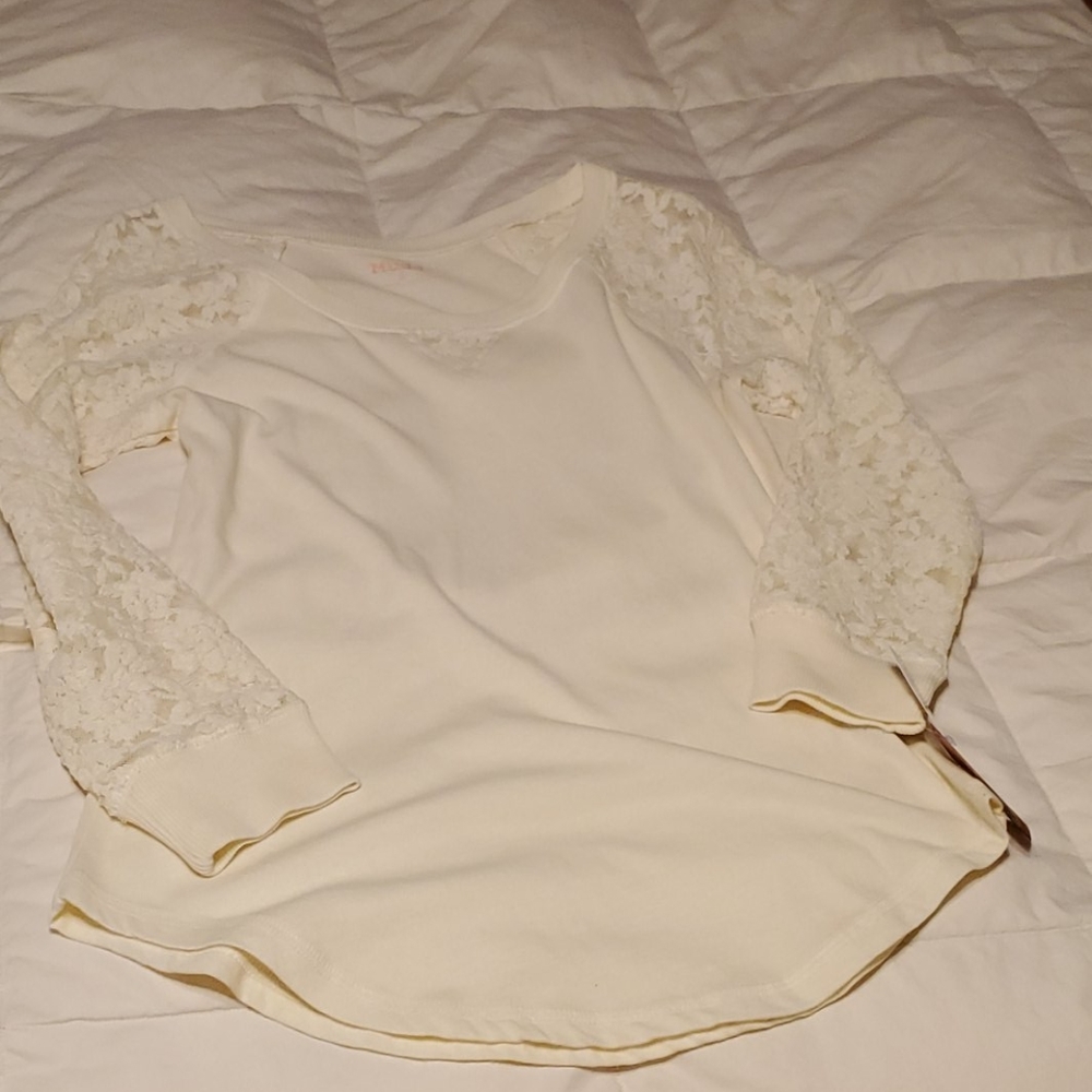 Mudd ivory shirt with lace sleeves. NWT Small